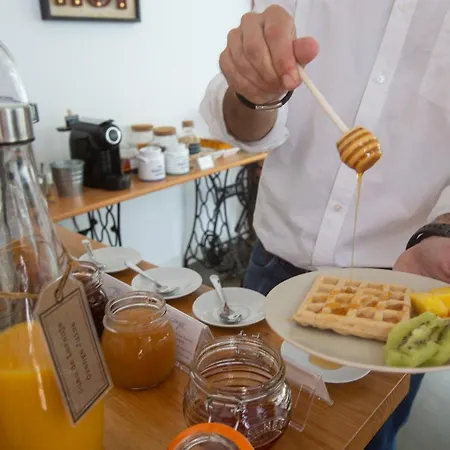 ゲストハウス My Angra Charming House アングラ・ド・エロイーズモ