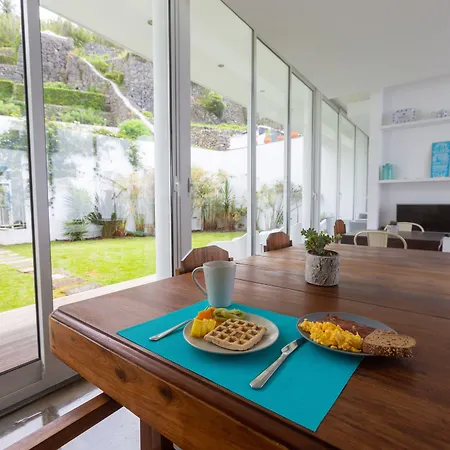 ゲストハウス My Angra Charming House アングラ・ド・エロイーズモ